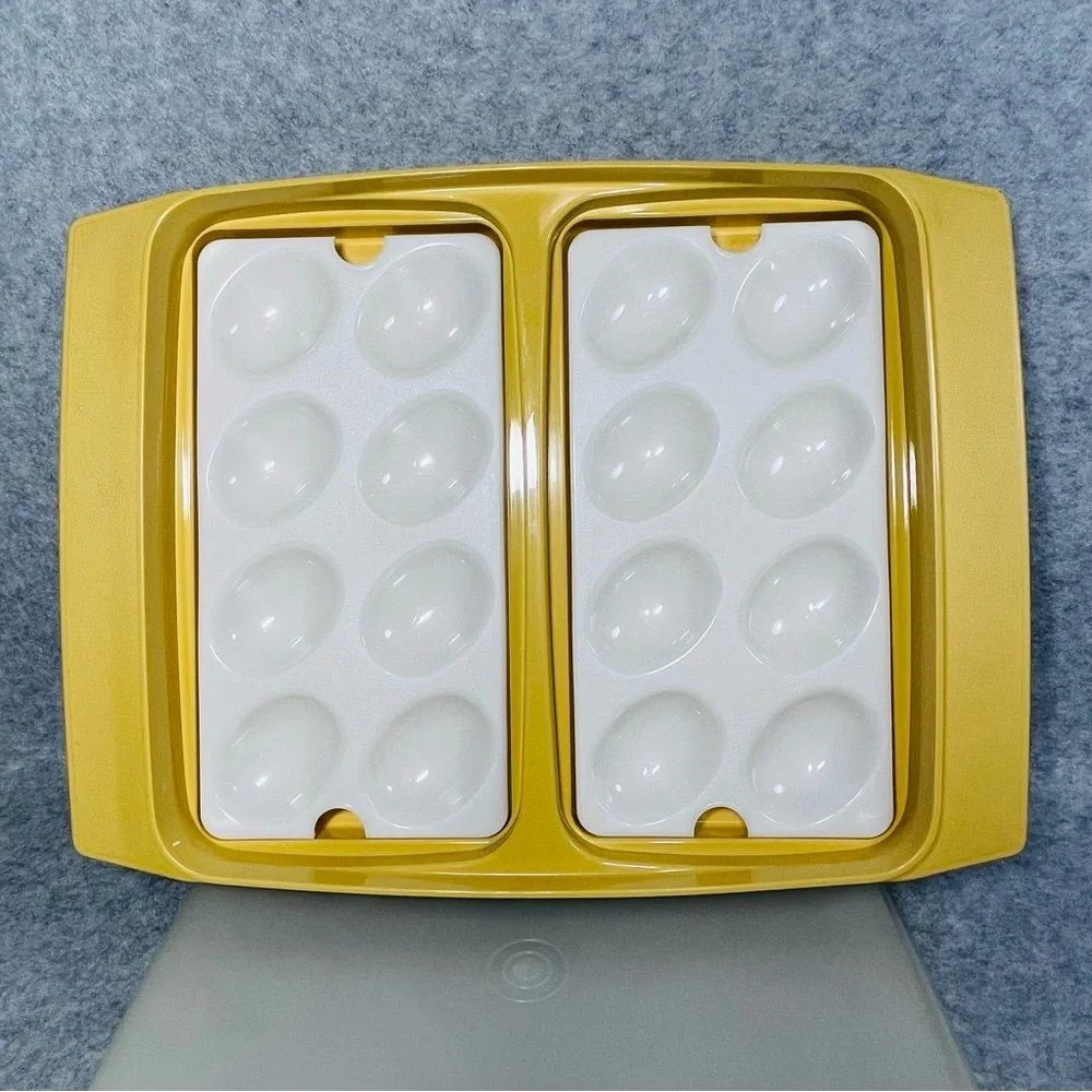 Vintage 70s Tupperware Deviled Egg Keeper Carrier Server 723-3 Harvest Gold 4 pc